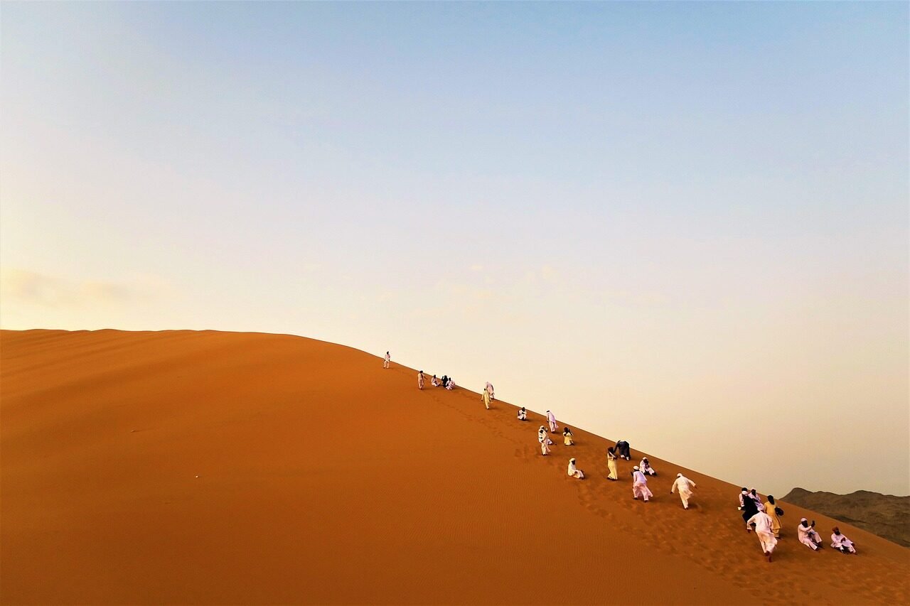 tudents visiting sahara desert