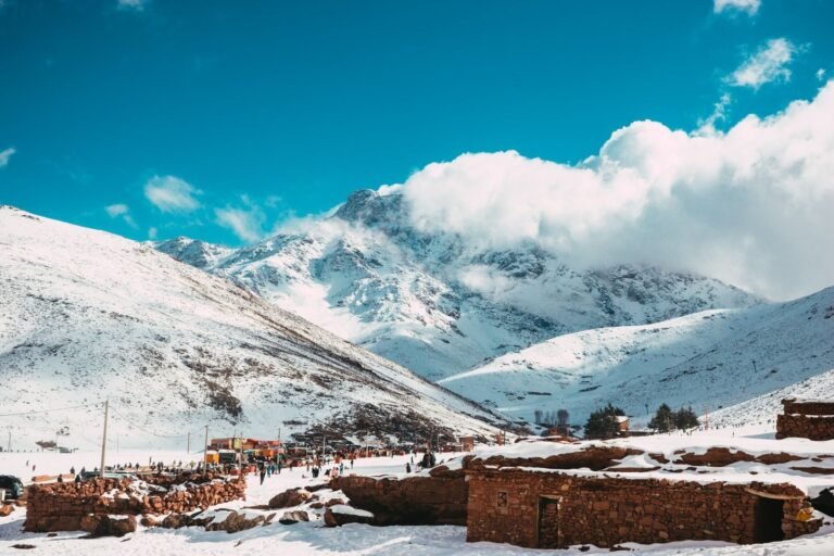 Montañas del Atlas cubiertas de nieve en Marruecos