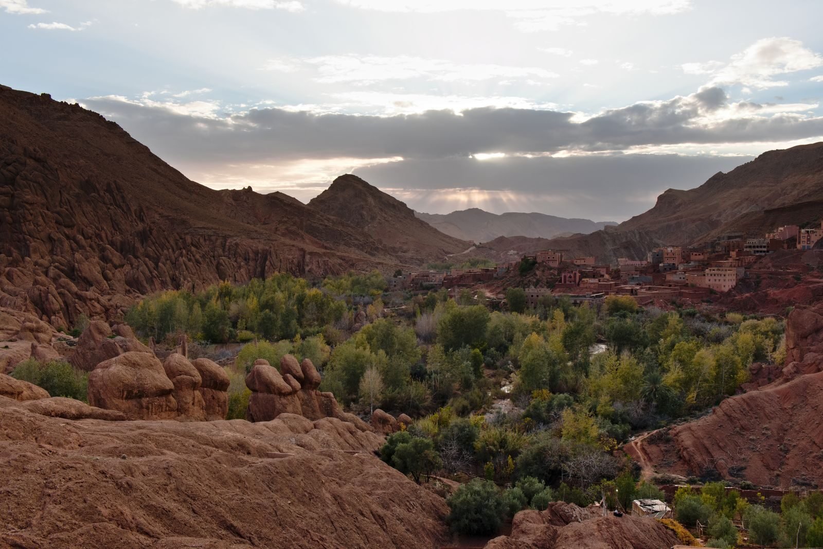 Morocco organized tours across scenic Moroccan landscapes